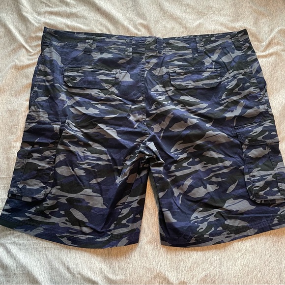 True Nation Men's‎ Cotton Camo Cargo Shorts Size 52 Waist Big and Tall - Picture 6 of 6